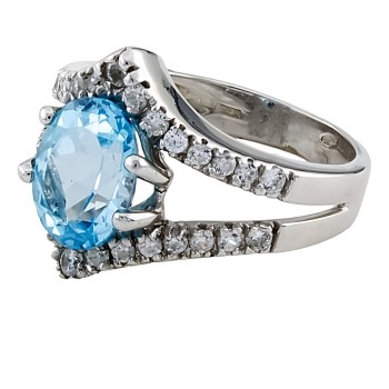 18ct white gold Blue Topaz / Cubic Zirconia Ring size N